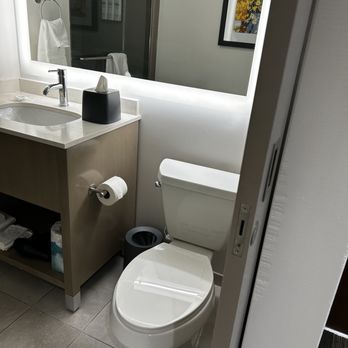 Hyatt House Davis - Bathroom - Hotels Near Me - Davis, California