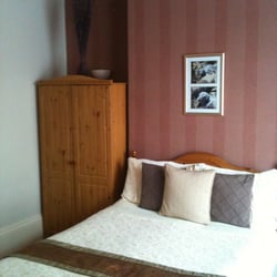 Athol Guest House - Queen Victoria room on the 1st floor.