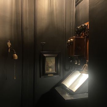 Lhardy - Old phone booth - Spanish Near Me - Madrid, M