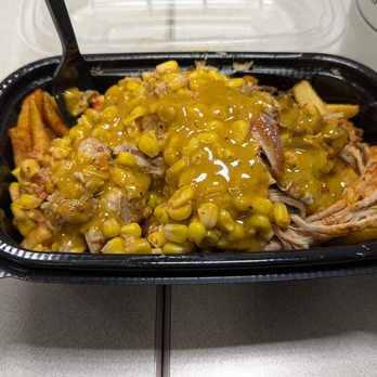 Lucius Q - Hot Mess Fries w/Carolina Gold BBQ - Barbeque Near Me - Norwood, Ohio Lucius Q - Hot Mess Fries w/Carolina Gold BBQ - Barbeque Near Me - Norwood, Ohio