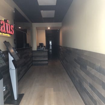 Smok-Haus - Hallway with self service units that take credit cards - Barbeque Near Me - Hicksville, New York Smok-Haus - Hallway with self service units that take credit cards - Barbeque Near Me - Hicksville, New York
