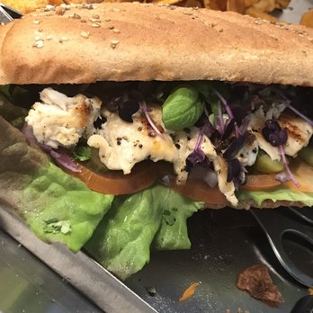 Blue Way - Bio-vollkornbaguette mit Ckickenfilet, Gemüse,Kräuter und hausgemachte DIP - Food Delivery Services Near Me - Vienna, 9
