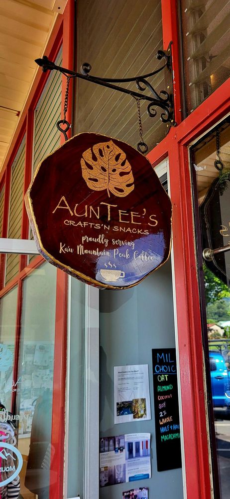AunTee’s Crafts ‘n Snacks