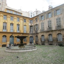 Place et Fontaine d'Albertas