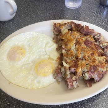 Village Inn Cafe - Eggs over easy w crispy corned beef hash. - Breakfast & Brunch Near Me - Orinda, California