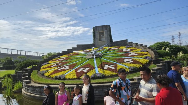 Floral Clock by null