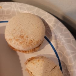 Saras Goodies - Cinnamon roll macarons!!