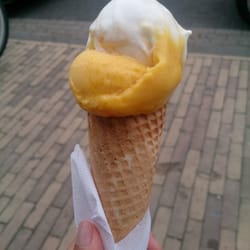 Donatella IJssalon - Yogurt tropical and mango gelato