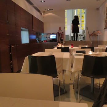 Sessenta - Restaurant area - quite small so very cosy - about 36 covers. - Portuguese Near Me - Lisbon, 11