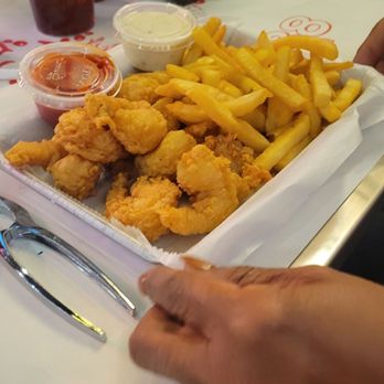 Pier 88 Boiling Seafood & Bar - Fried shrimp basket w/fries - Cajun/Creole Near Me - Dallas, Texas