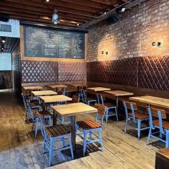 Laurel Tavern - New American Near Me - Studio City, California