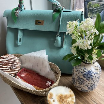 maman - strawberry rhubarb croissant bar and cinnamon bun kouign Maman with iced cappuccino - Cafes Near Me - New York, New York maman - strawberry rhubarb croissant bar and cinnamon bun kouign Maman with iced cappuccino - Cafes Near Me - New York, New York