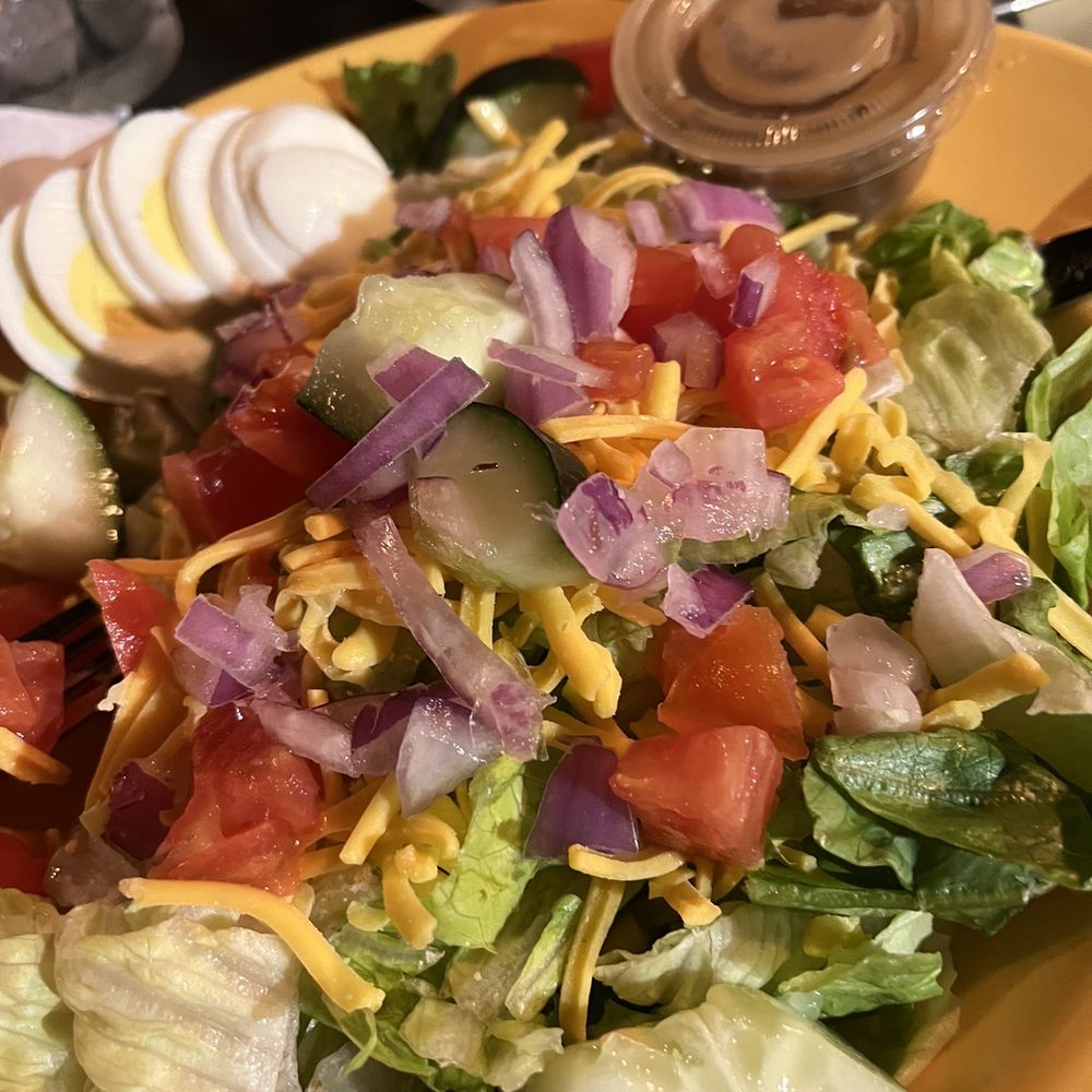 Smoke Bourbon and BBQ - Garden salad with vinaigrette dressing - Cocktail Bars Near Me - Columbus, Georgia Smoke Bourbon and BBQ - Garden salad with vinaigrette dressing - Cocktail Bars Near Me - Columbus, Georgia