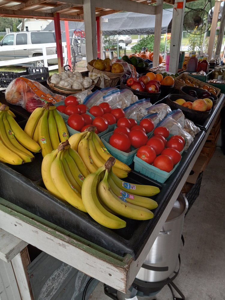 Fort White Produce Logo
