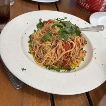 Venezia - Pasta w/ olive oil , garlic, tomatoes and basil - Pizza Near Me - Sarasota, Florida Venezia - Pasta w/ olive oil , garlic, tomatoes and basil - Pizza Near Me - Sarasota, Florida