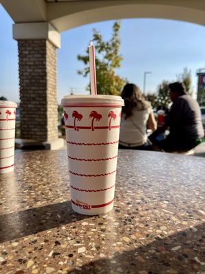 In-N-Out Burger by null