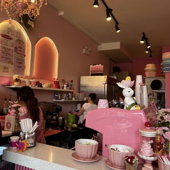 Pink Flores - Counter - Cafes Near Me - Chicago, Illinois