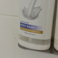 Holiday Inn Express & Suites Hamburg - No body wash - completely empty