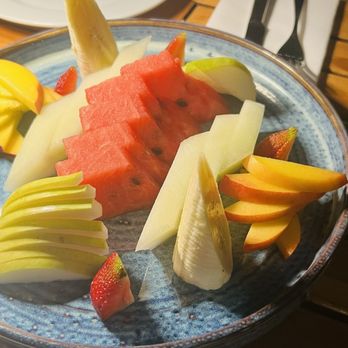 Hilton İstanbul Bosphorus - Fruit plate - Hotels Near Me - Istanbul, 34