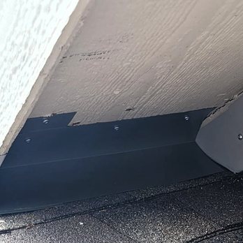911 Wildlife - Another view of flashing covering hole in soffit. Next up roof repairs to soffit due to damage. - Pest Control Near Me - Plano, Texas