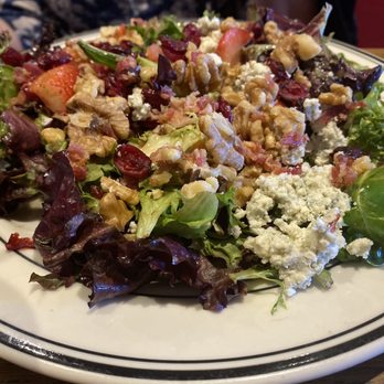 Mimi's Cafe - Walnut Salad - American Near Me - Chesterfield, Missouri