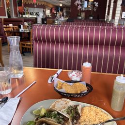Comfort food in comfortable booths Comfort food in comfortable booths
