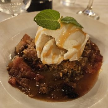Bella Siena - Warm Apple Berry Fruit Crisp - Italian Near Me - Benicia, California