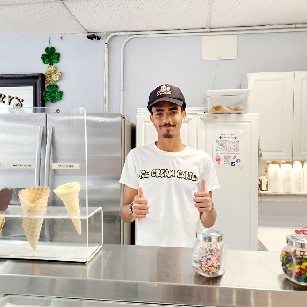 Razzleberry's - Our very helpful and patient server! - Ice Cream & Frozen Yogurt Near Me - Pompano Beach, Florida