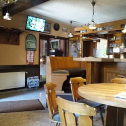 Pfälzer Hof - Für Sportfreunde und Wissbegierige sonstiger Art gibt es auch ein kleines TV im Stammtisch-Gastraum.