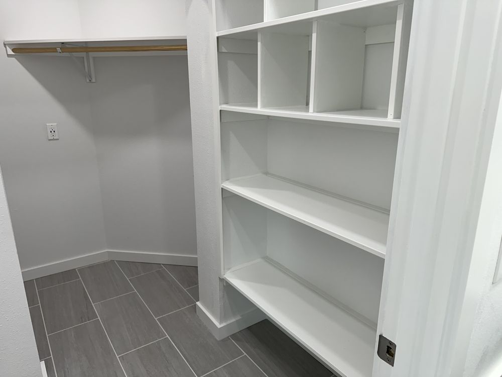 Slide of Elliotts Elite Home Solutions