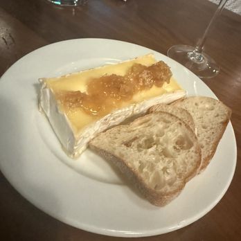Petite Left Bank - Tiburon - Brie dessert cheese - French Near Me - Tiburon, California Petite Left Bank - Tiburon - Brie dessert cheese - French Near Me - Tiburon, California