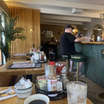 Art's Corner Cafe - Bar area and dining. - Breakfast & Brunch Near Me - Ventura, California