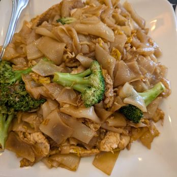 Rice By Mama - Pad see you - Thai Near Me - Ventura, California