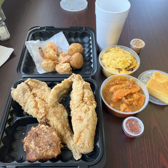 Ms Girlee's Kitchen - Seafood combo - Soul Food Near Me - Richmond, Virginia Ms Girlee's Kitchen - Seafood combo - Soul Food Near Me - Richmond, Virginia