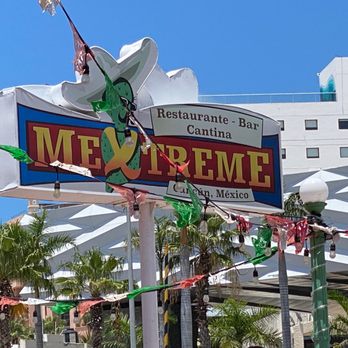 Mextreme - Sign on the street - Mexican Near Me - Cancún, ROO