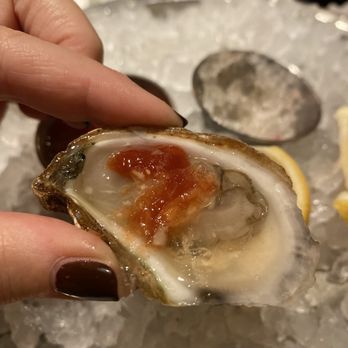 Shaw's Crab House - Shaved champagne ice on oysters - Seafood Near Me - Chicago, Illinois Shaw's Crab House - Shaved champagne ice on oysters - Seafood Near Me - Chicago, Illinois