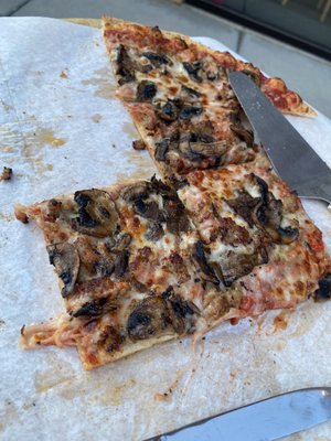 Luigi's Pizza by null