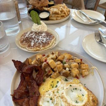 Sunny's  - Egg-cellent plate + Pancake - Breakfast & Brunch Near Me - San Antonio, Texas