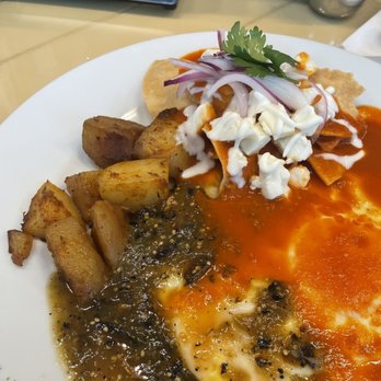 Rooster - huevos divorciados - Coffee & Tea Near Me - Cancún, ROO