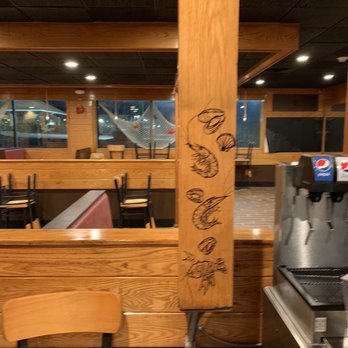 Boiling Catch - Seating area - Cajun/Creole Near Me - Brockton, Massachusetts