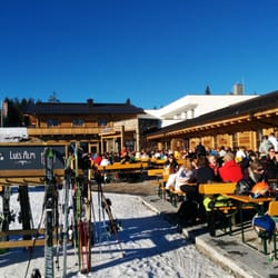 Luis Alm - Hinten befindet sich der SB-Bereich, Toiletten und ein kleiner Skishop