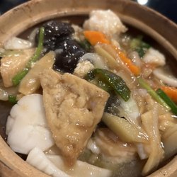 Kowloon Chinese Seafood Restaurant - Seafood hot pot...Very good!