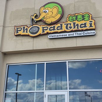 Pho Pad Tai - the front of the restaurant - Vietnamese Near Me - Aurora, Ontario