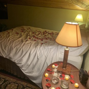 Baert Baron Mansion - Bed & Breakfast Near Me - Zeeland, Michigan