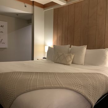 LaConner Channel Lodge - My space, comfy king bed - Hotels Near Me - La Conner, Washington