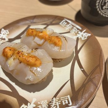 Waka Sakura - Seared scallop with spicy mayo - Conveyor Belt Sushi Near Me - Gardena, California Waka Sakura - Seared scallop with spicy mayo - Conveyor Belt Sushi Near Me - Gardena, California