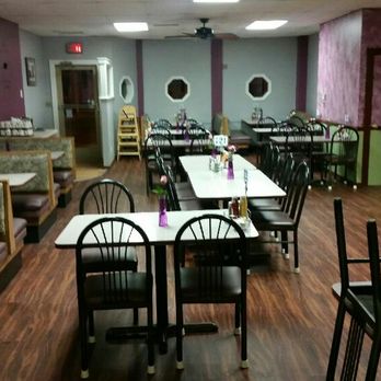 Ivana's Cafe - dining area with tables and chairs - Cafes Near Me - Plano, Illinois Ivana's Cafe - dining area with tables and chairs - Cafes Near Me - Plano, Illinois