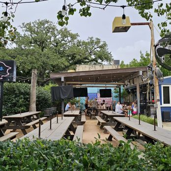 Blue Oak BBQ - Outside dining area - Barbeque Near Me - New Orleans, Louisiana