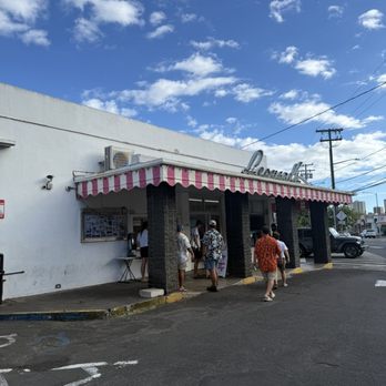 Leonard's Bakery - Bakeries Near Me - Honolulu, Hawaii