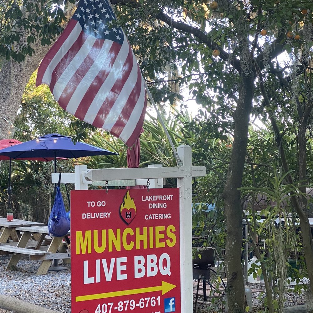 Munchies Live BBQ - Sitting area, lakefront dining - Barbeque Near Me - Mount Dora , Florida Munchies Live BBQ - Sitting area, lakefront dining - Barbeque Near Me - Mount Dora , Florida